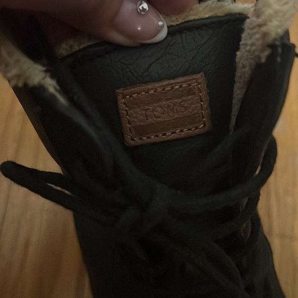 Toms Boots with Shearling - Picture 8 of 10
